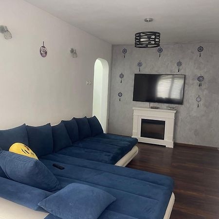 Carlitos Apt Ramnicu Valcea Exterior photo