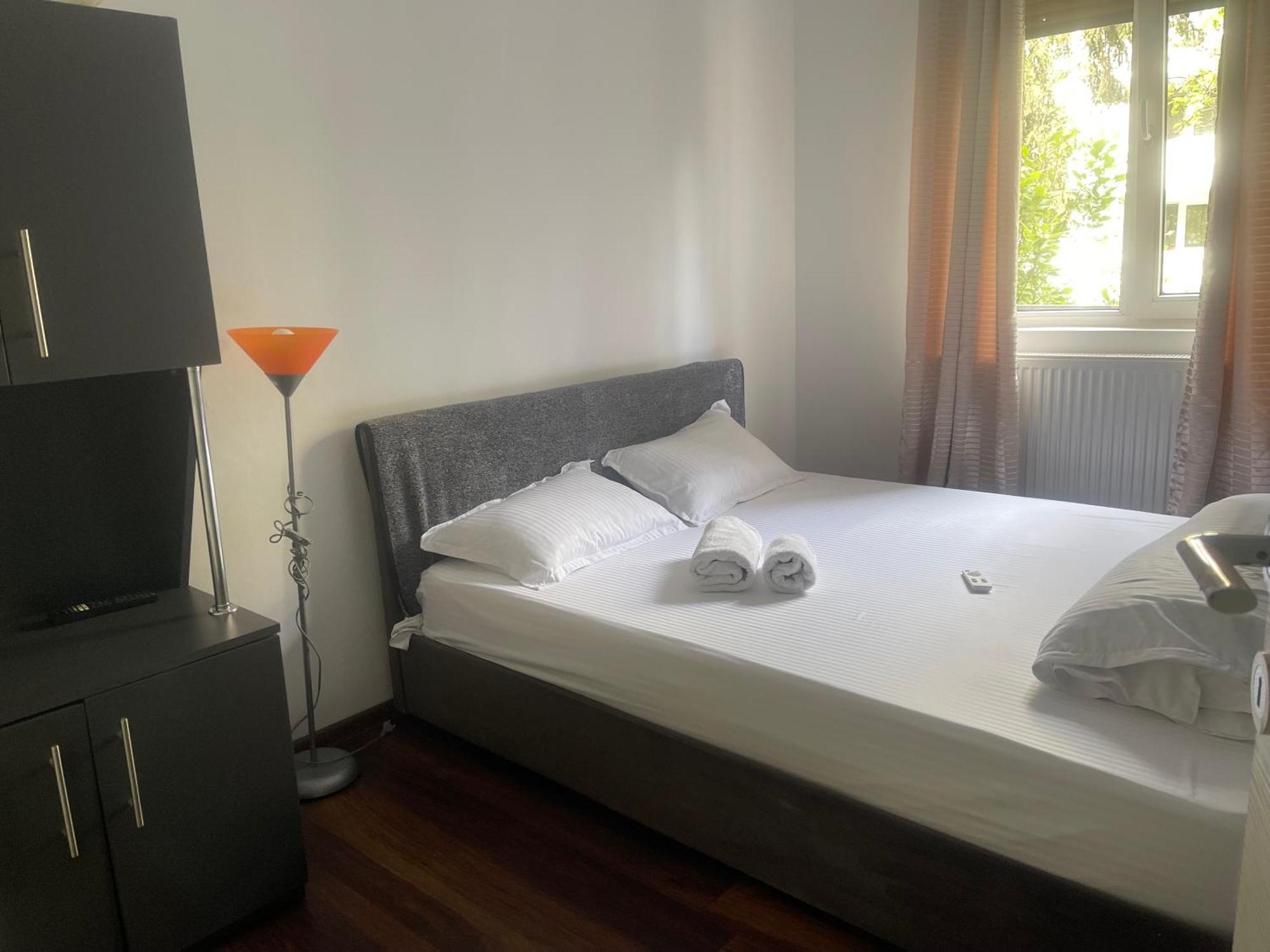 Carlitos Apt Ramnicu Valcea Exterior photo