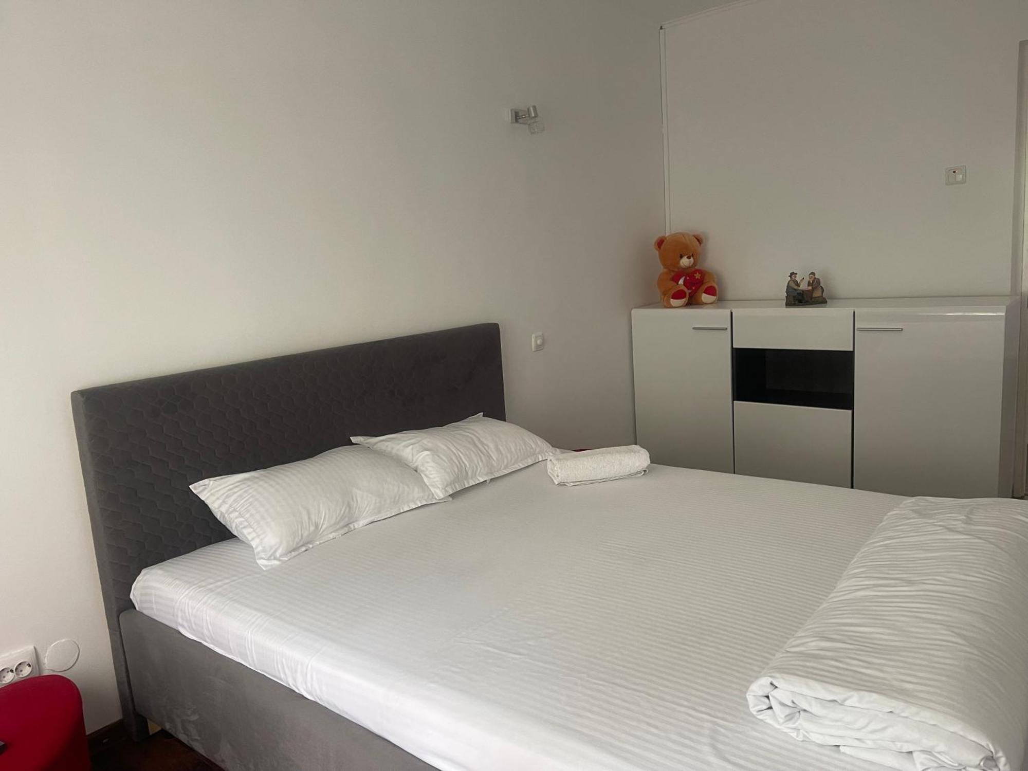 Carlitos Apt Ramnicu Valcea Exterior photo